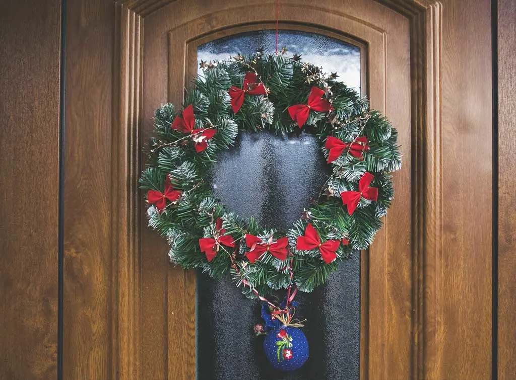 https://www.checkatrade.com/blog/wp-content/uploads/2019/12/homeowners-spend-for-christmas.jpg