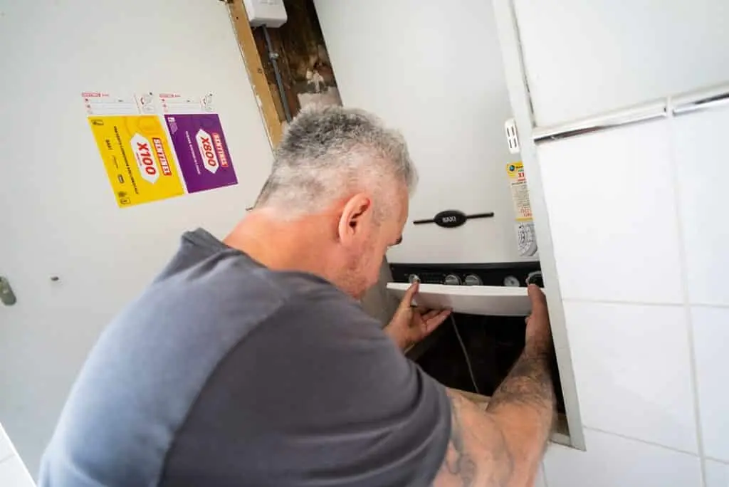 https://www.checkatrade.com/blog/wp-content/uploads/2022/02/Gas-Safe-Boiler-Servicing-1024x684.jpg