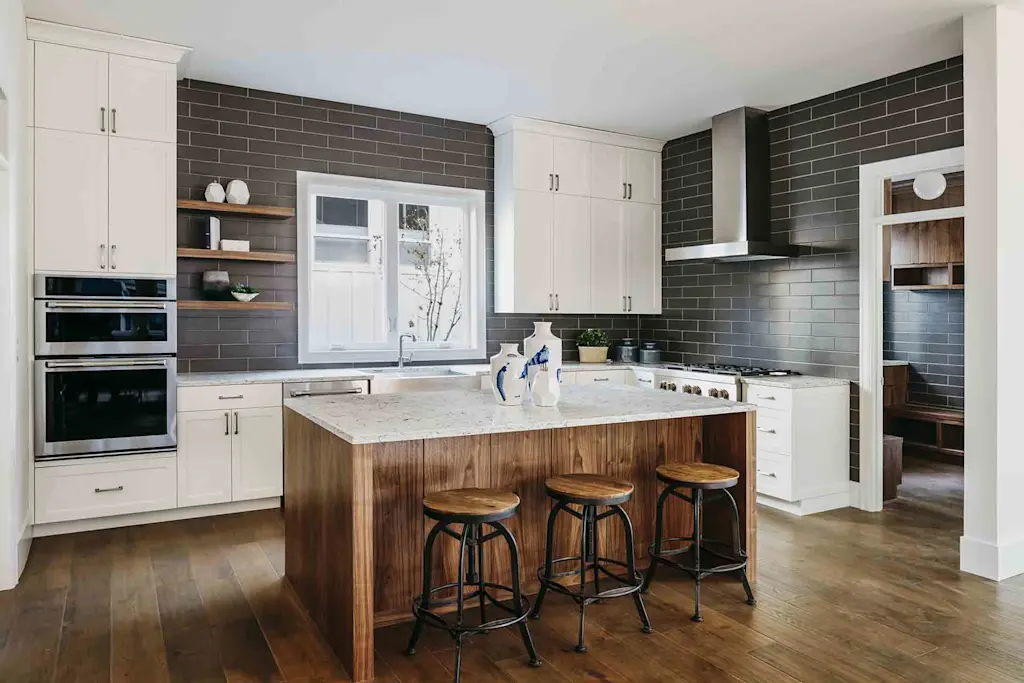 use wall to wall tiling for an extended splashback idea