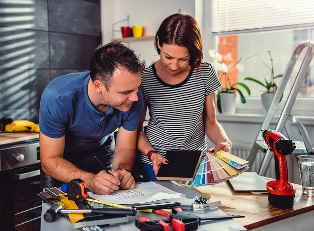 https://www.checkatrade.com/blog/wp-content/uploads/2024/12/choosing-the-perfect-kitchen-wall-paint-1.jpeg