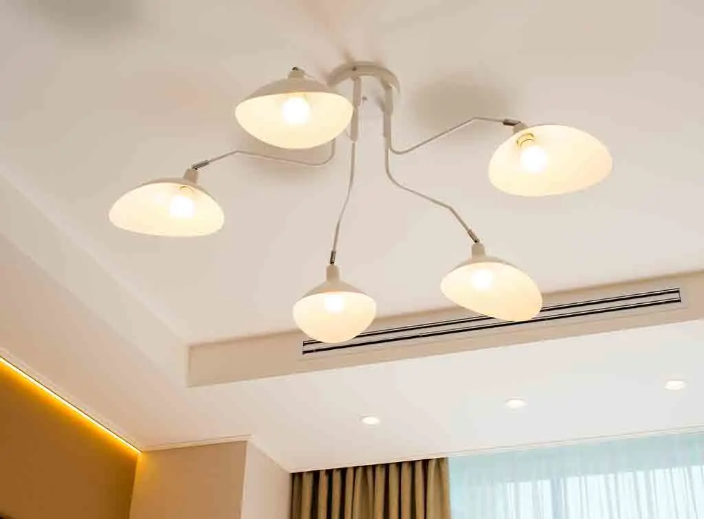 https://www.checkatrade.com/blog/wp-content/uploads/2021/02/Summer-house-lighting-idea.jpg