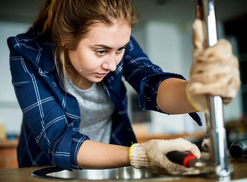 https://www.checkatrade.com/blog/wp-content/uploads/2022/08/womens-workwear-for-plumbers-1024x755.jpeg