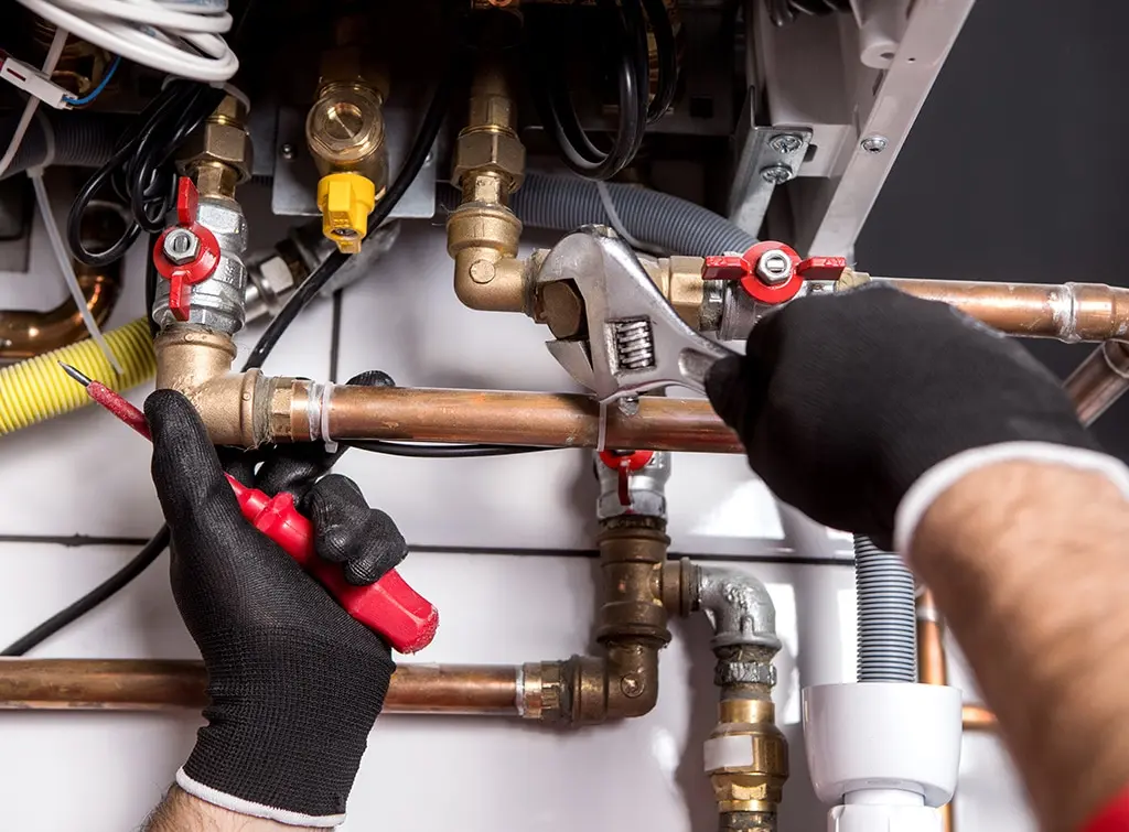 https://www.checkatrade.com/blog/wp-content/uploads/2023/09/central-heating-and-copper-piping.jpg