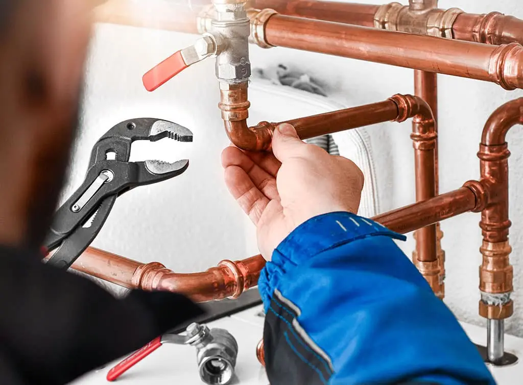 https://www.checkatrade.com/blog/wp-content/uploads/2023/11/Trade-Plastic-vs-copper-piping-image-1.jpg