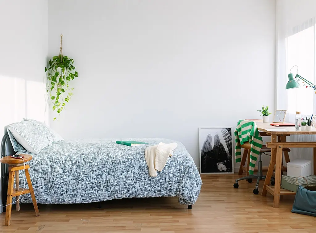 Freshen up with white in a teenage bedroom