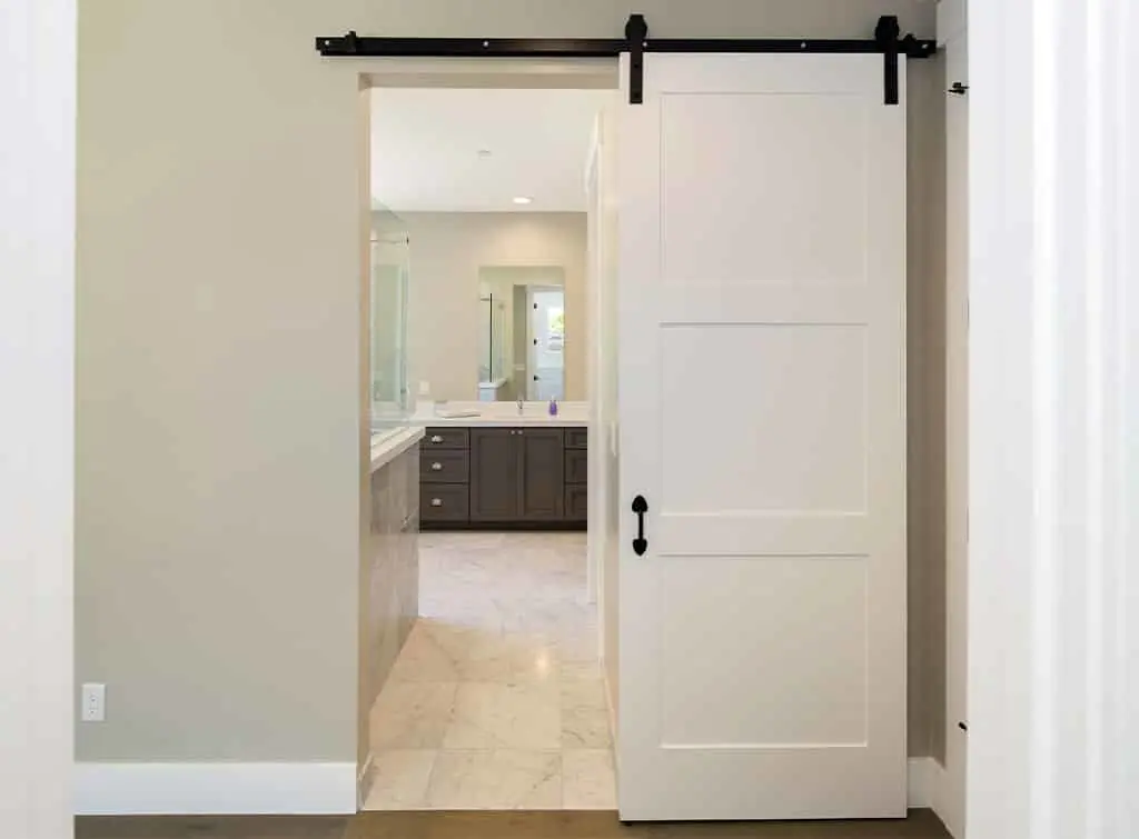 A single sliding barn door