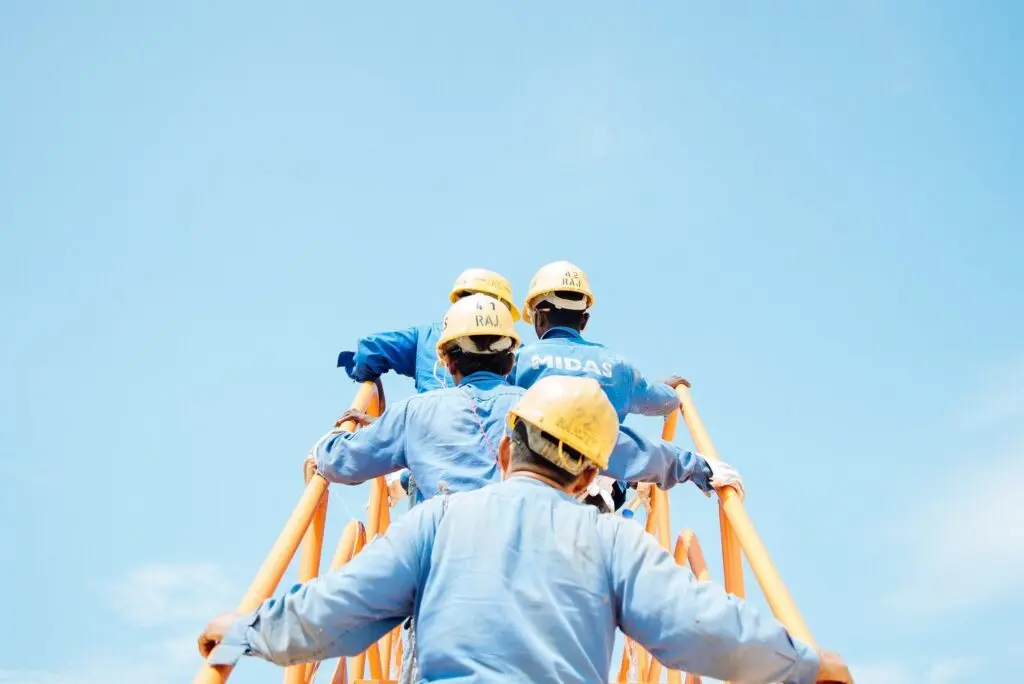 https://www.checkatrade.com/blog/wp-content/uploads/2023/11/cdm-requirements-for-construction-business-1024x684.jpg