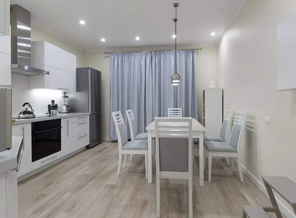https://www.checkatrade.com/blog/wp-content/uploads/2020/08/cost-of-kitchen-karndean-flooring.jpeg