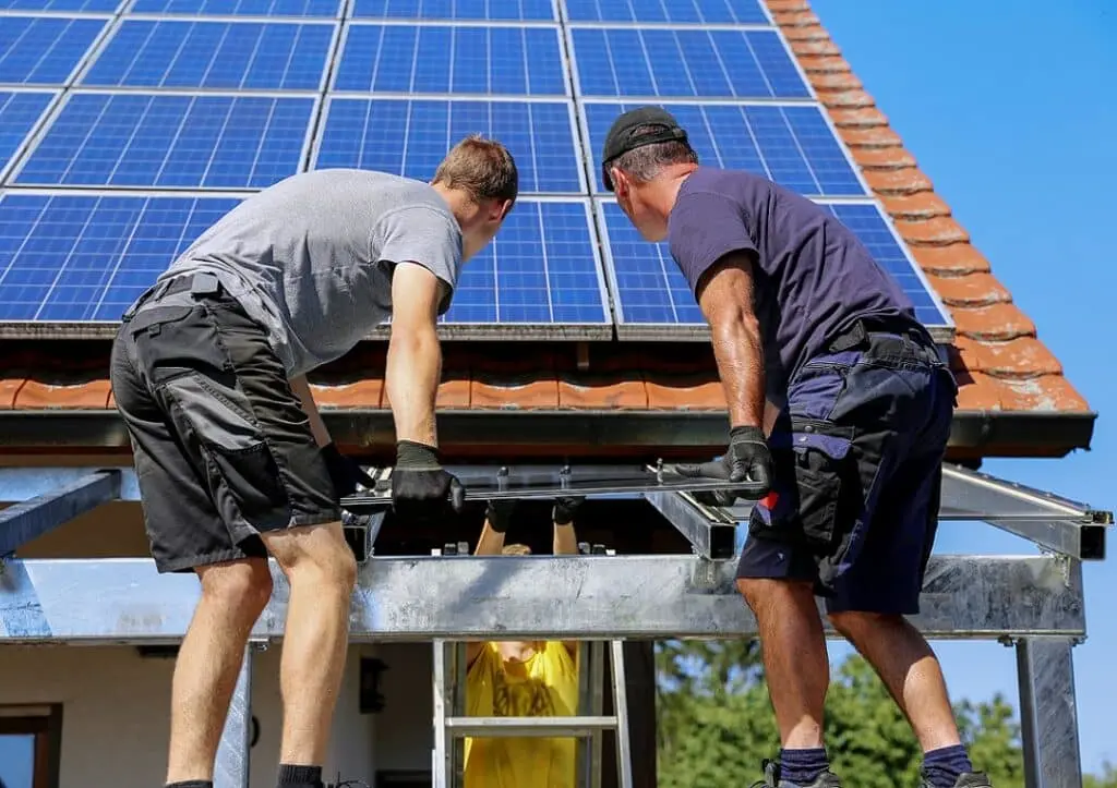 https://www.checkatrade.com/blog/wp-content/uploads/2024/05/how-to-start-an-external-shading-business-1024x723.jpeg
