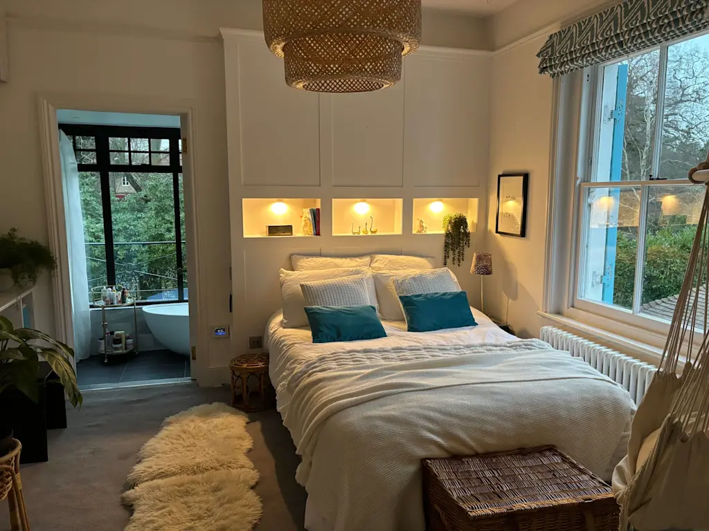 Built in storage ideas in a guest bedroom