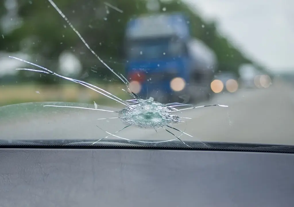 Cracked windscreen needs repair