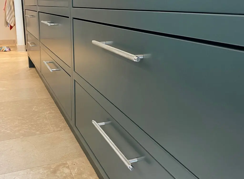 what paint to use on kitchen cabinets