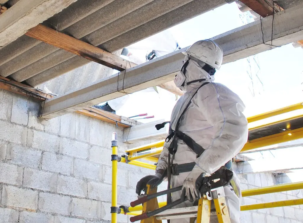 https://www.checkatrade.com/blog/wp-content/uploads/2023/11/Construction-site-hazards-Image-3.jpg