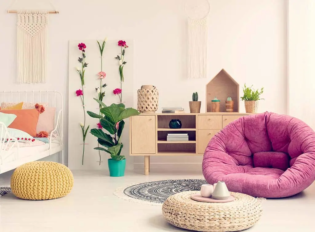 hints of pink a teenage bedroom