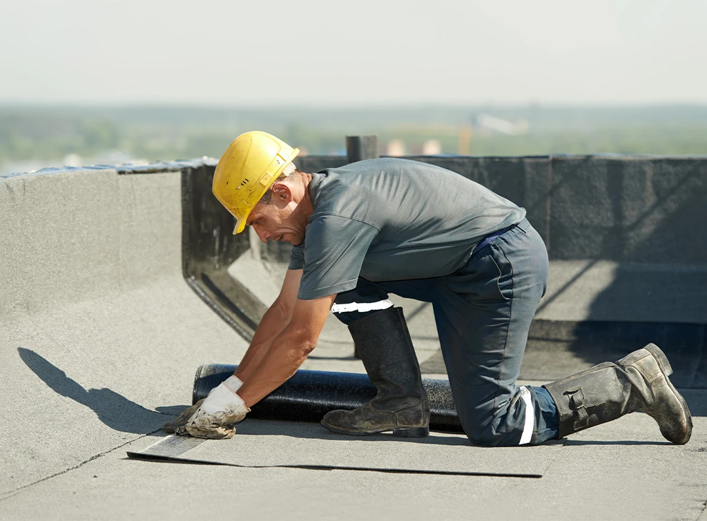 https://www.checkatrade.com/blog/wp-content/uploads/2020/07/Felting-a-roof-1.jpg