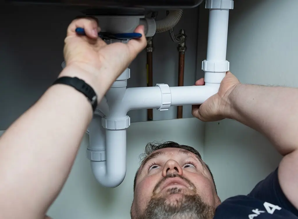 https://www.checkatrade.com/blog/wp-content/uploads/2022/11/Leaks4us-4.jpg