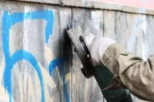 Removing spray paint from brick