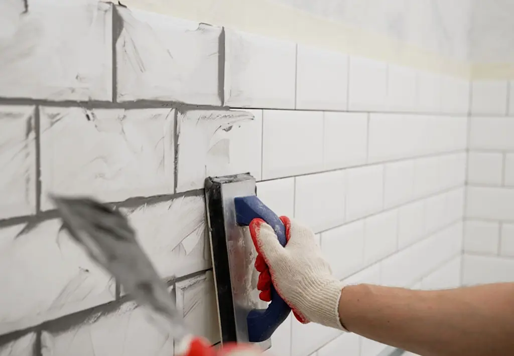 Applying grouting to tiled wall