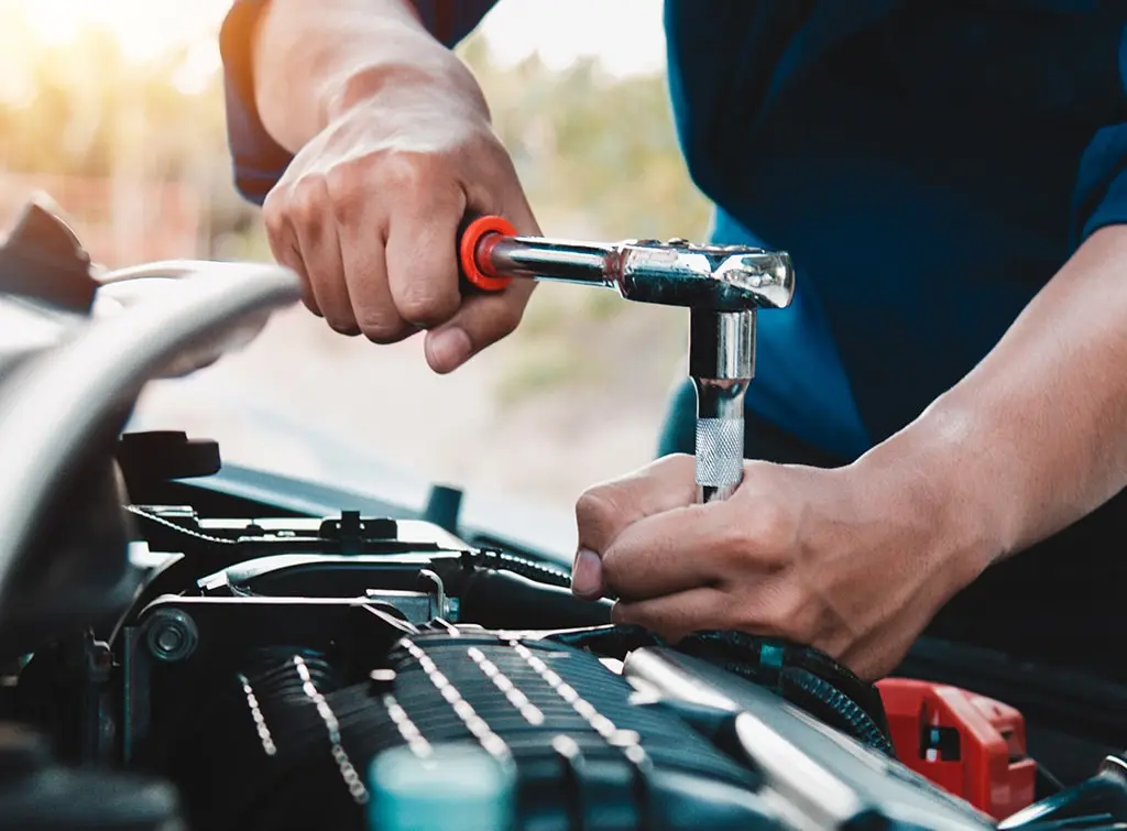 https://www.checkatrade.com/blog/wp-content/uploads/2024/02/trade-mobile-mechanic-blog-image-3.jpg