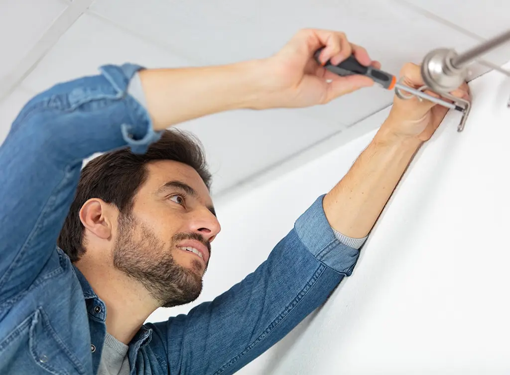 https://www.checkatrade.com/blog/wp-content/uploads/2023/09/curtain-maker-salary.jpg