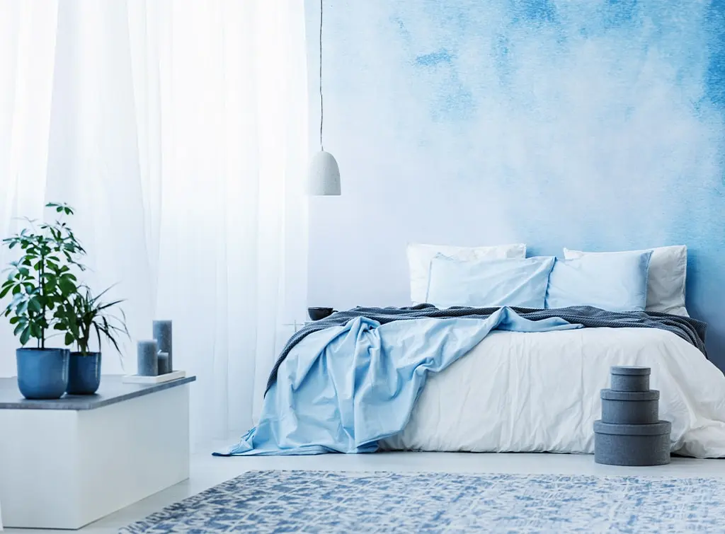 Ombre wallpaper in bedroom