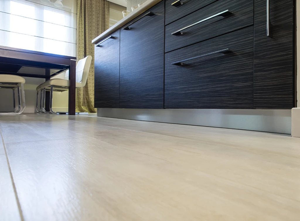 https://www.checkatrade.com/blog/wp-content/uploads/2020/04/Kitchen-floor-tile-ideas-5.jpg