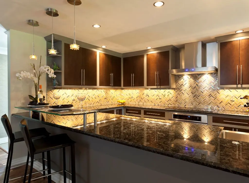 U shaped kitchen breakfast bar