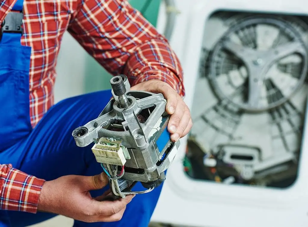 Checkatrade tradesperson sorting out a washing machine leak