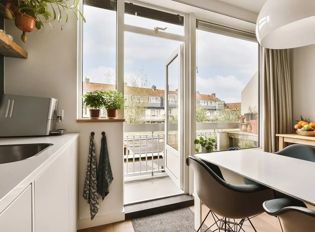https://www.checkatrade.com/blog/wp-content/uploads/2023/10/SDR-kitchen-island.jpg
