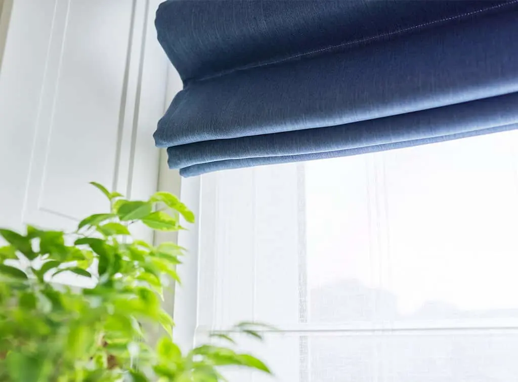 try roman blinds for bathroom window ideas