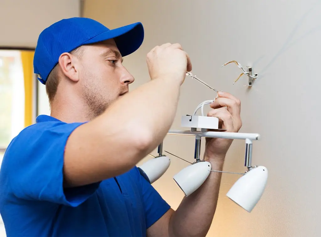 https://www.checkatrade.com/blog/wp-content/uploads/2022/03/electrician-costs-installing-lamp-on-the-wall-1.jpeg