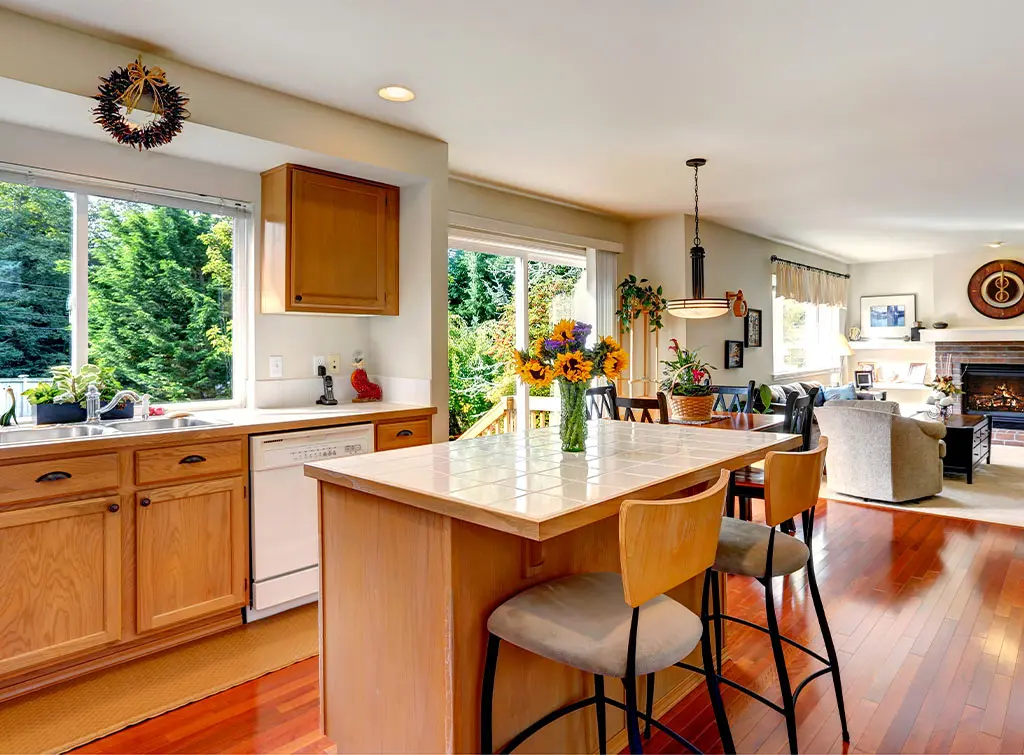 https://www.checkatrade.com/blog/wp-content/uploads/2020/06/Open-plan-kitchen-living-room-2.jpg