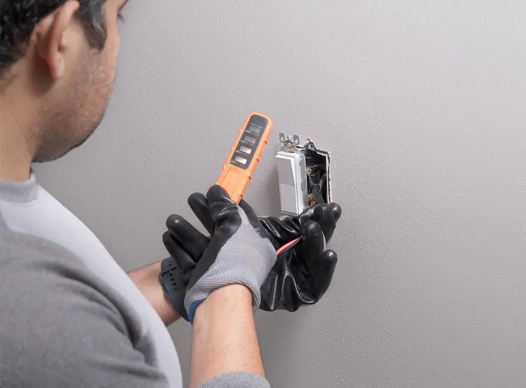 https://www.checkatrade.com/blog/wp-content/uploads/2024/01/trade-Electrician-side-hustles-Image-2.jpg