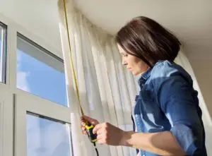 How to measure curtains with a tape measure
