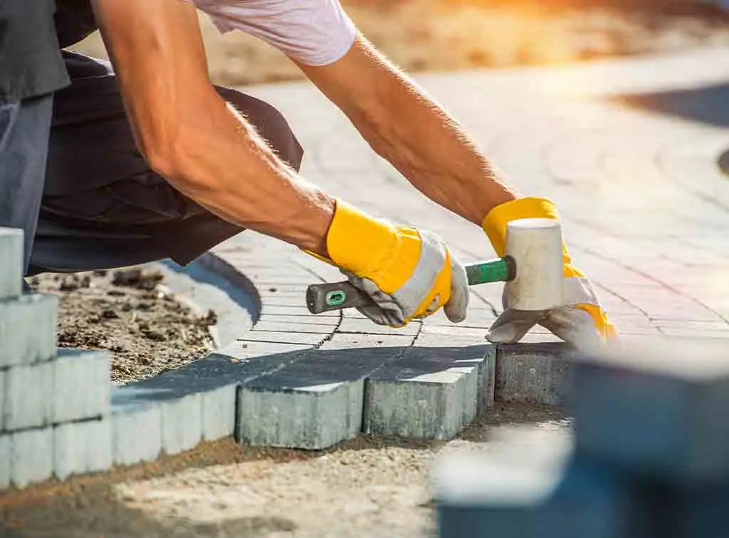 How to hire the best block pavers to upgrade your space