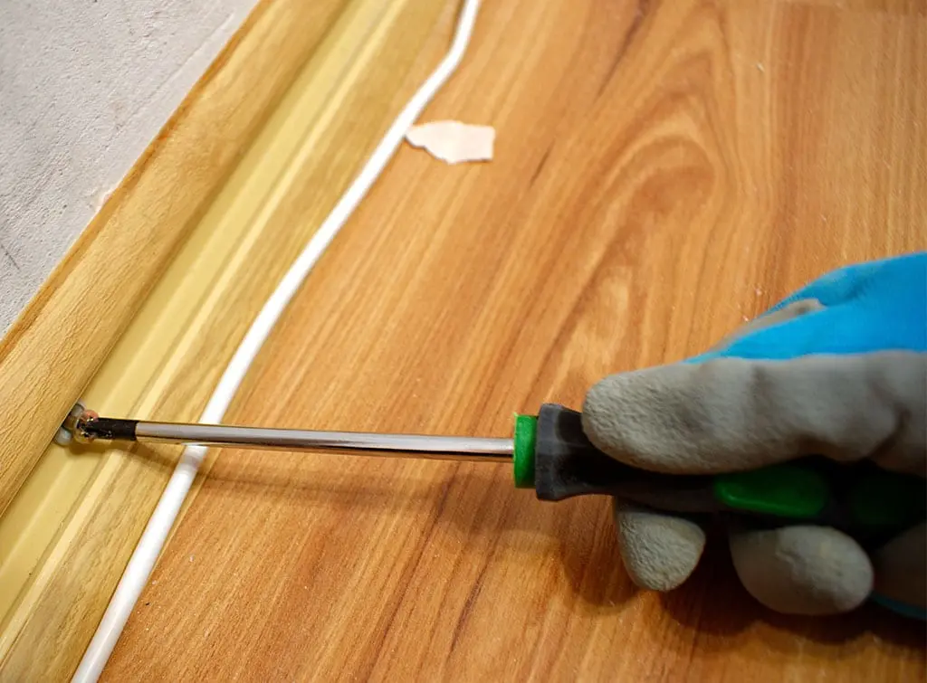 How to remove old skirting boards