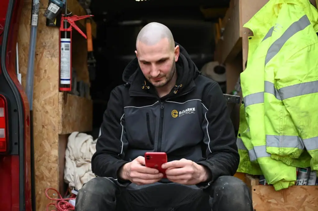 https://www.checkatrade.com/blog/wp-content/uploads/2023/08/Social-media-for-tradespeople-1024x681.jpg