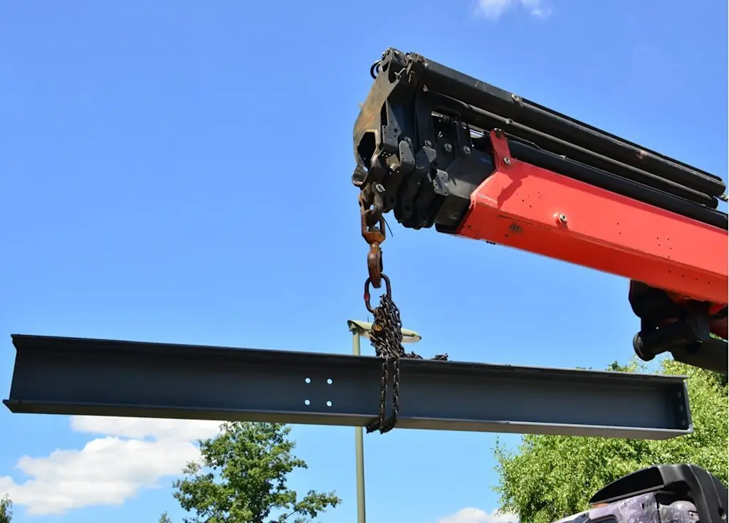 Steelworking with girder