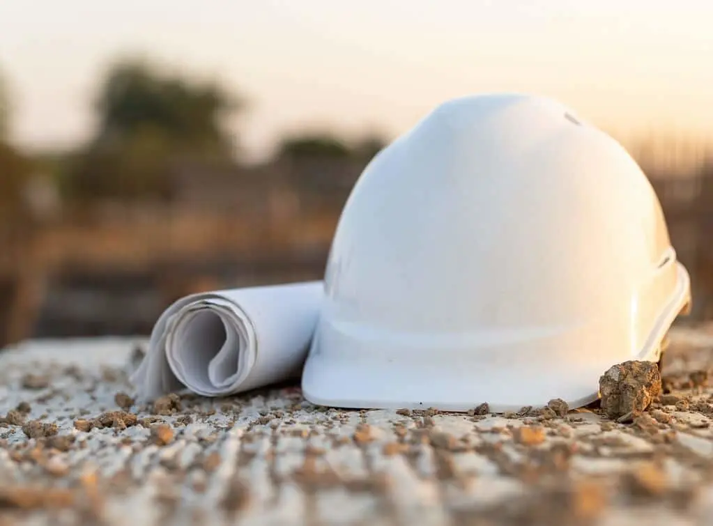 https://www.checkatrade.com/blog/wp-content/uploads/2022/01/hard-hat-safety-clothing-for-tradespeople.jpeg