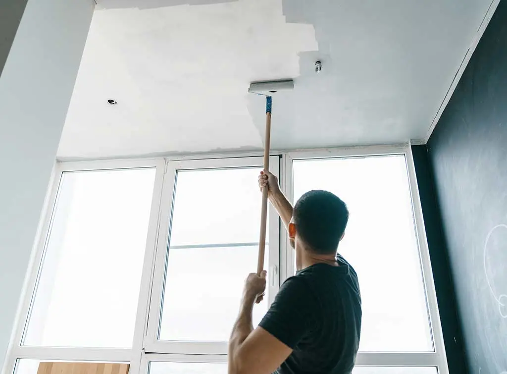 https://www.checkatrade.com/blog/wp-content/uploads/2021/06/hire-a-decorator.jpg