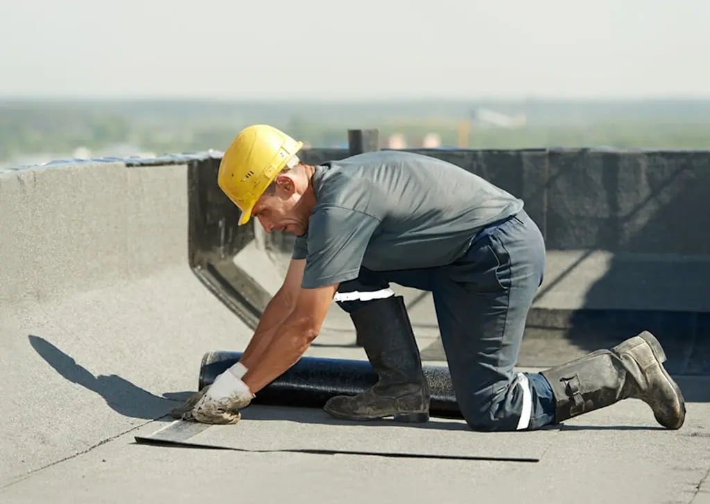Fixing roofing felt on flat roof