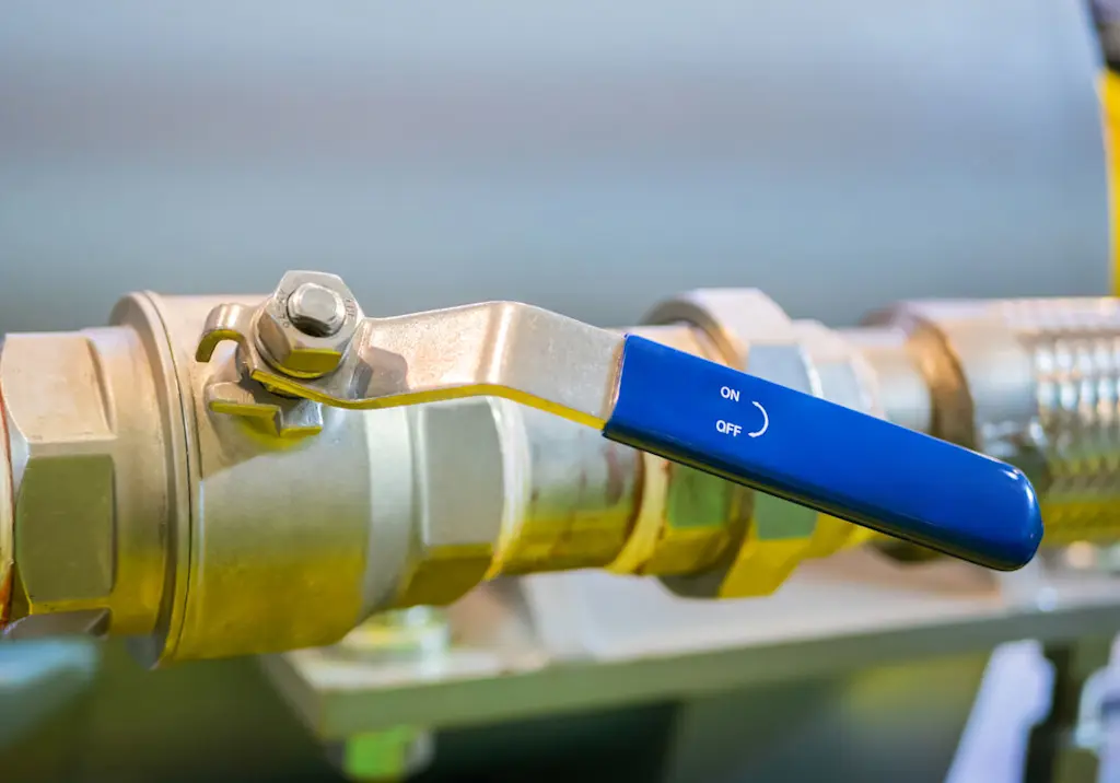 brass-ball-valve-on-off-lever-closeup