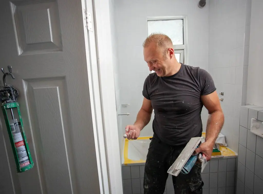 https://www.checkatrade.com/blog/wp-content/uploads/2023/10/plumber-workwear-1024x760.jpg