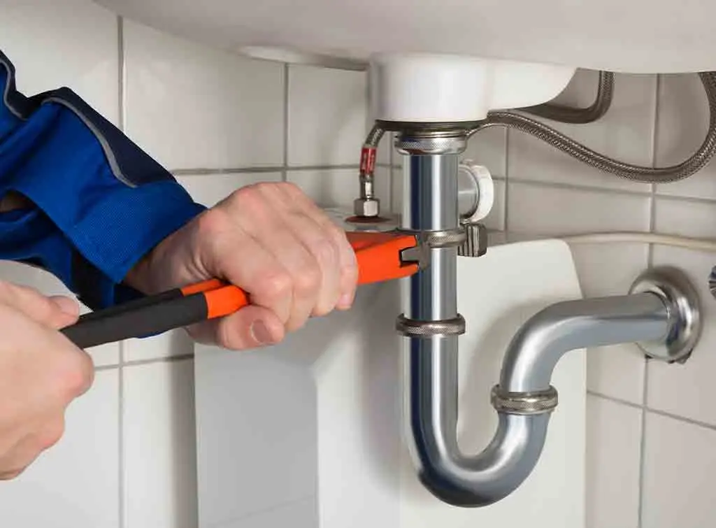 https://www.checkatrade.com/blog/wp-content/uploads/2022/03/average-plumber-call-out-fee.jpg
