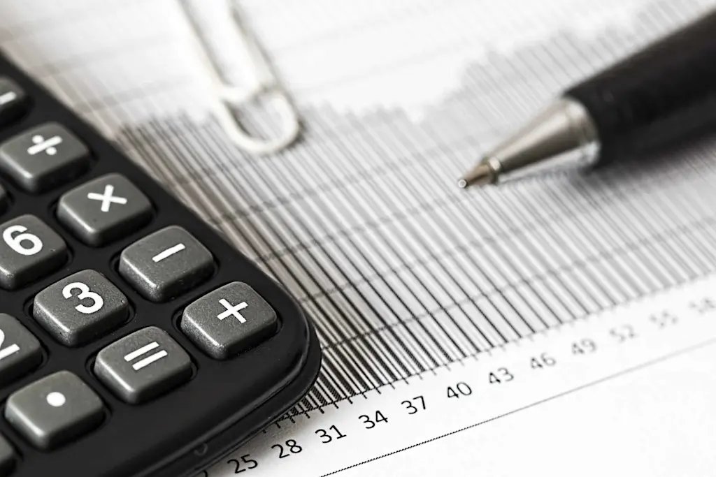 https://www.checkatrade.com/blog/wp-content/uploads/2019/12/Making-tax-digital-paperwork-scaled.jpg