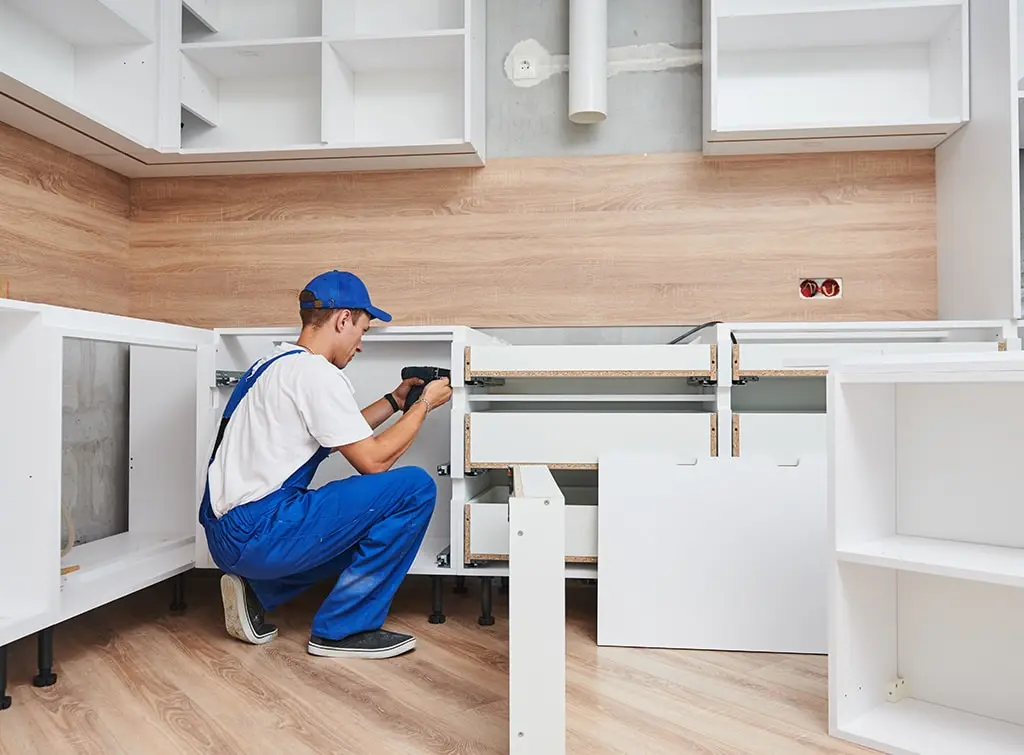 https://www.checkatrade.com/blog/wp-content/uploads/2023/10/How-to-become-a-kitchen-fitter-Image-3.jpg