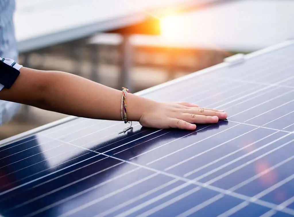 https://www.checkatrade.com/blog/wp-content/uploads/2024/12/solar-panel-training.jpeg