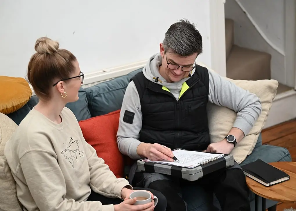 https://www.checkatrade.com/blog/wp-content/uploads/2022/09/how-to-franchise-business-for-tradespeople.jpg