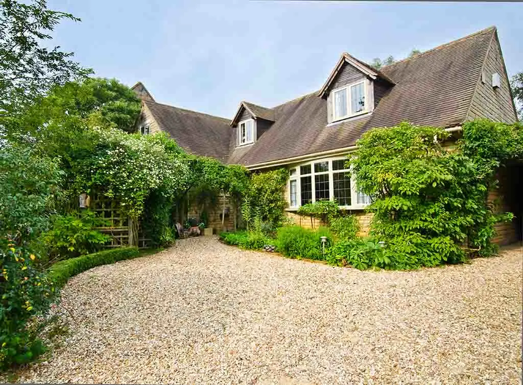 A sweeping gravel front garden is simple and low-maintenance