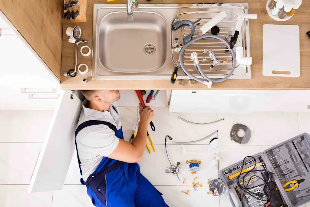 What is the best PPE for plumbers?